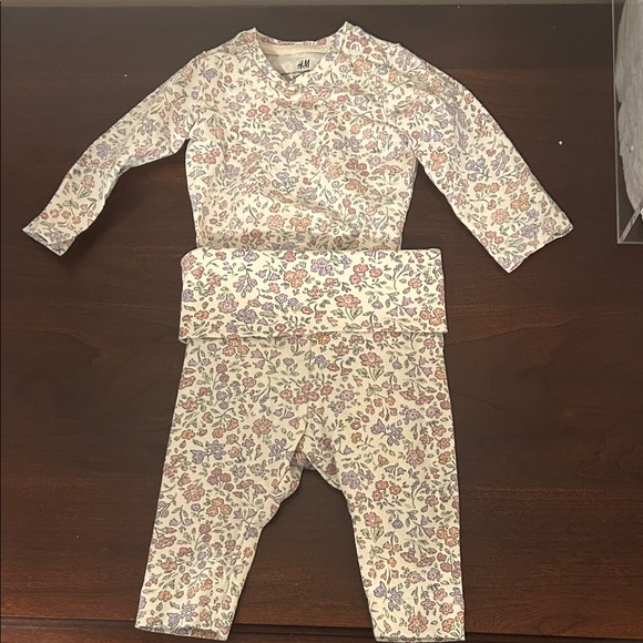 H&M Floral Baby Set in Pastel Hues - Picture 1 of 3